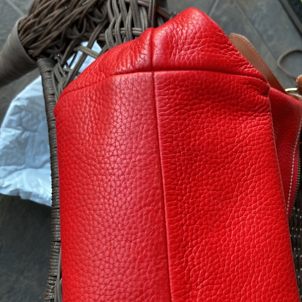 DOONEY & BOURKE RED PEBBLED LEATHER SHOULDER BAG/HOBO PURSE. 2 ZIPPERED POCKETS - Picture 10 of 16